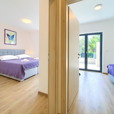 Apartments Paola & Karla With Pool كرك الغرفة الصورة