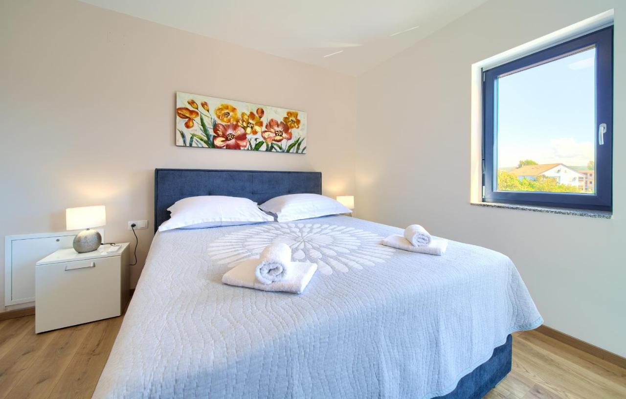 Apartments Paola & Karla With Pool كرك المظهر الخارجي الصورة