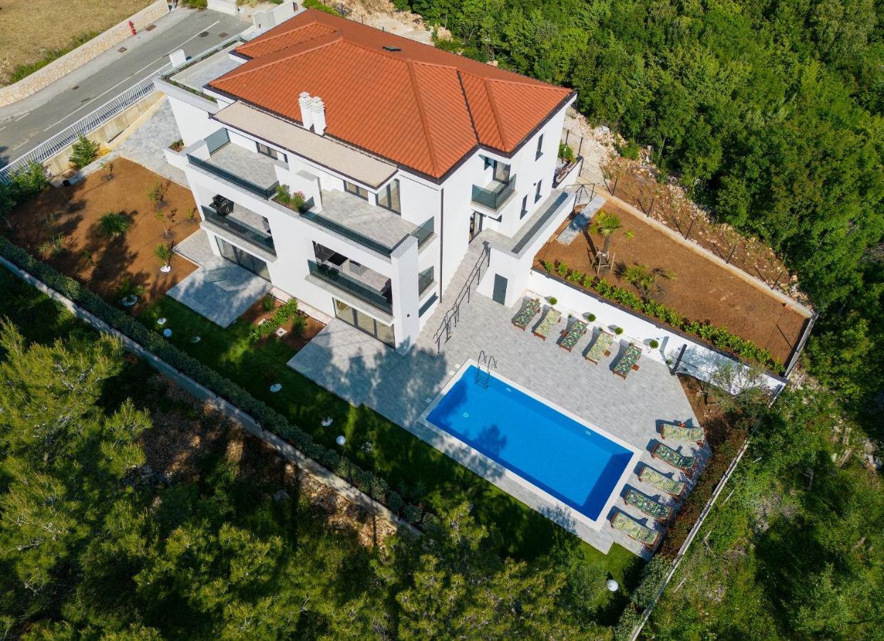 Apartments Paola & Karla With Pool كرك المظهر الخارجي الصورة