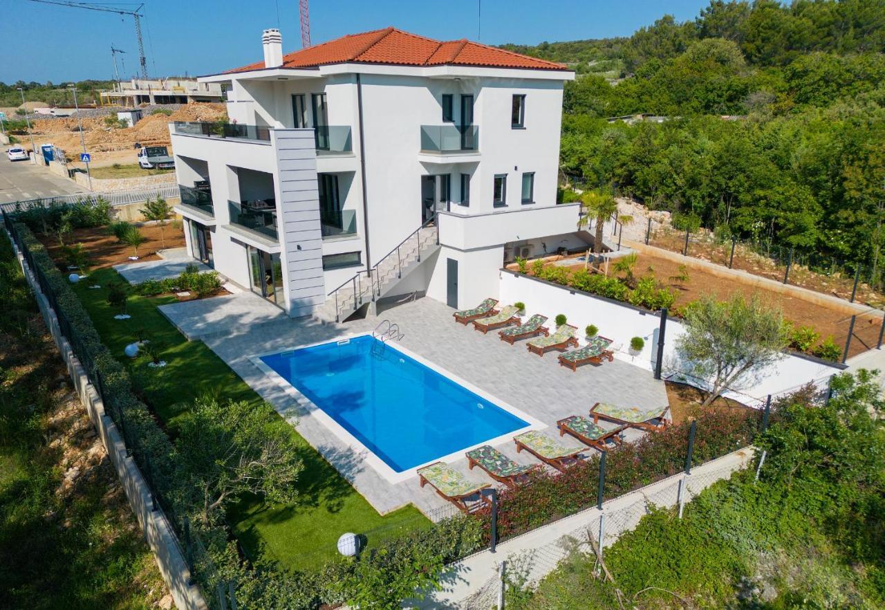 Apartments Paola & Karla With Pool كرك المظهر الخارجي الصورة
