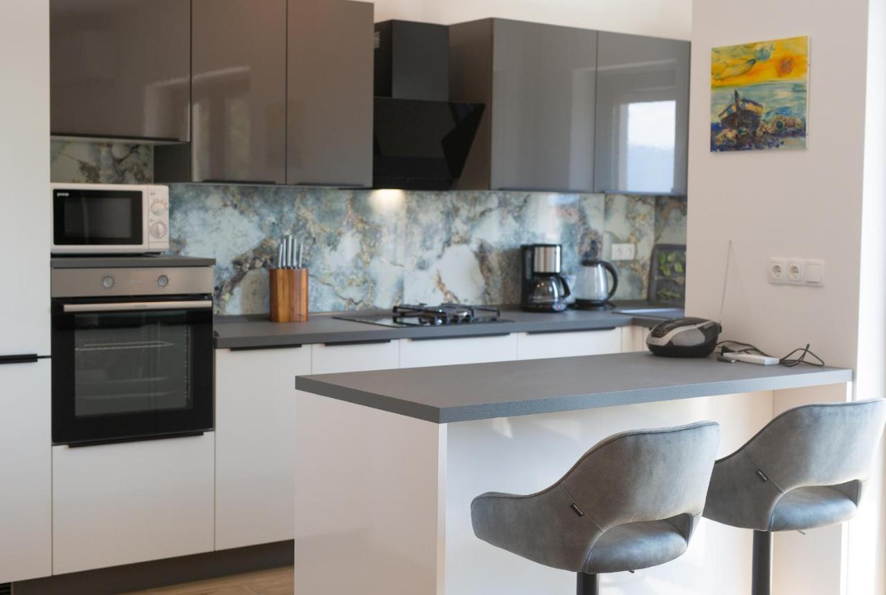 Apartments Paola & Karla With Pool كرك المظهر الخارجي الصورة