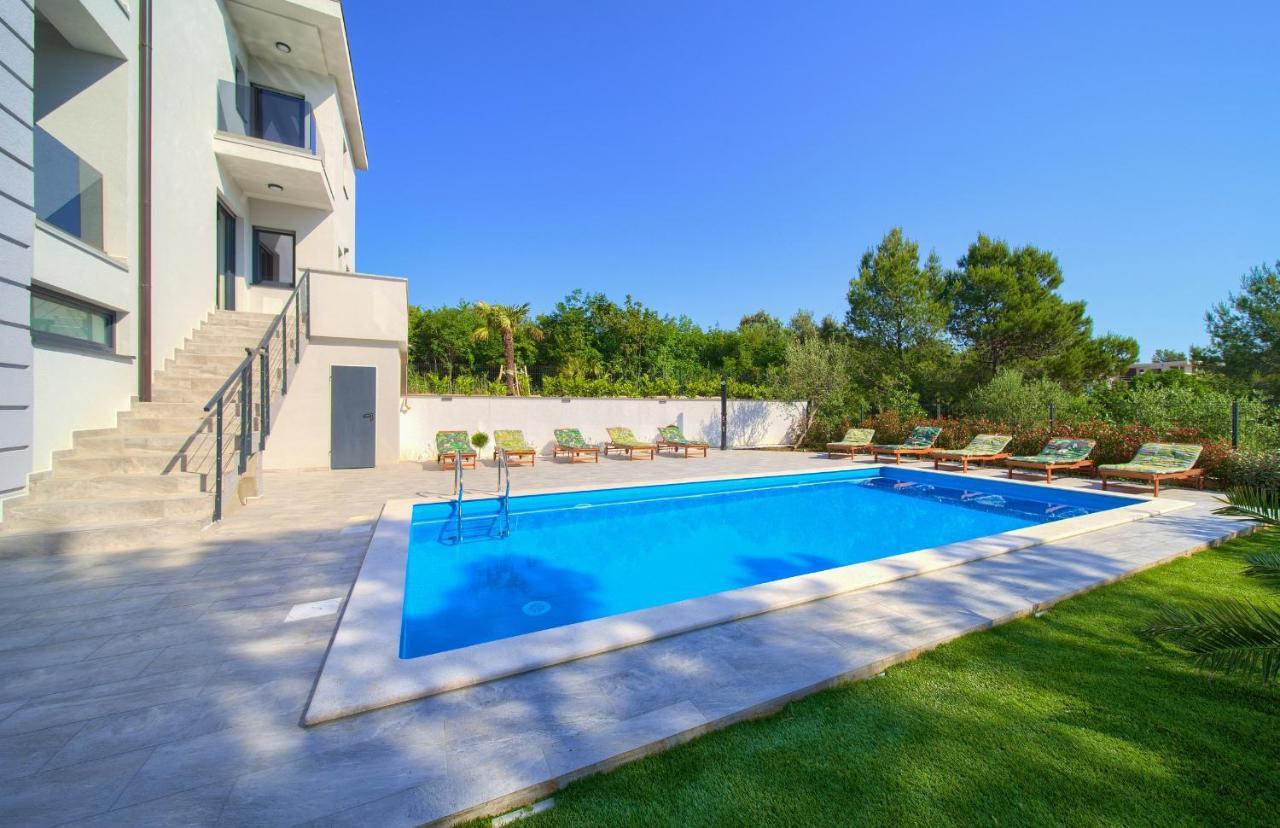 Apartments Paola & Karla With Pool كرك المظهر الخارجي الصورة