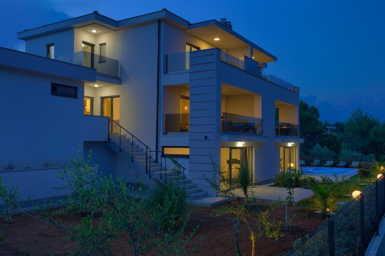 Apartments Paola & Karla With Pool كرك المظهر الخارجي الصورة