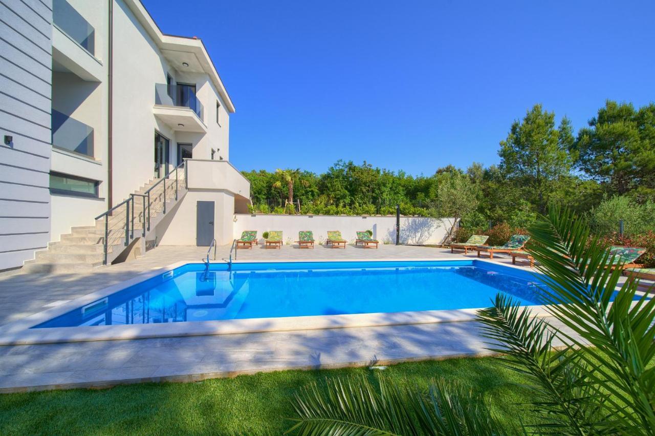 Apartments Paola & Karla With Pool كرك المظهر الخارجي الصورة