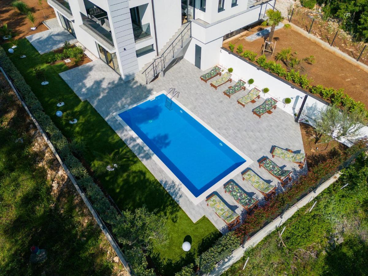 Apartments Paola & Karla With Pool كرك المظهر الخارجي الصورة