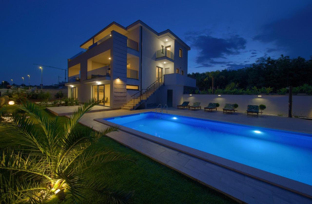 Apartments Paola & Karla With Pool كرك المظهر الخارجي الصورة