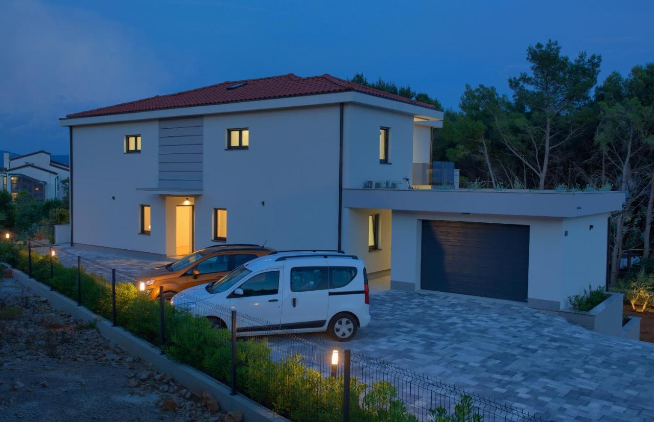 Apartments Paola & Karla With Pool كرك المظهر الخارجي الصورة